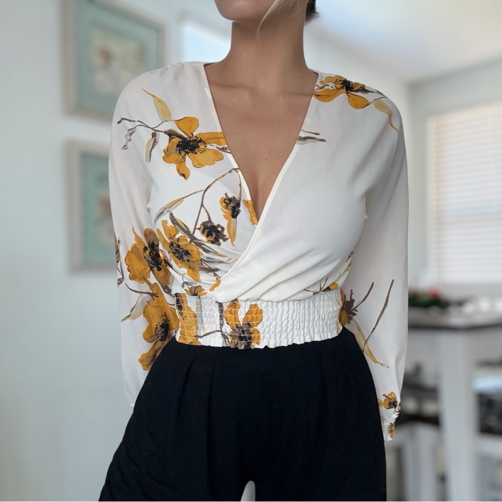 Wilfred Aritzia Gold Floral Sheer Smocked V-Neck Top - Size XXS